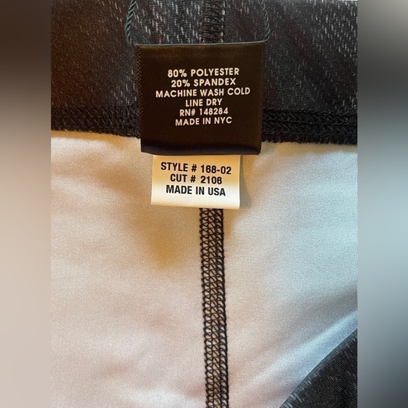 Terez Black Crystal EmojiCindy/Mindy Performance Leggings Black Gold Medium NWT - Picture 4 of 11